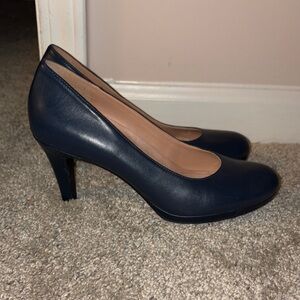 Women’s Naturalizer Navy Blue Leather Heels Size 8.5